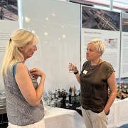 Gespräche am Buffet